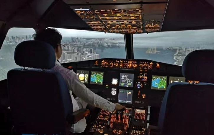 100萬，空客A320飛行模擬器出售，九成新，免費運輸安裝！  